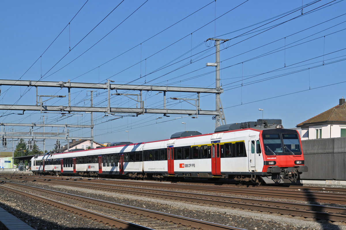 NPZ Domino, auf der S23, fährt beim Bahnhof Rothrist ein. Die Aufnahme stammt vom 25.08.2016.