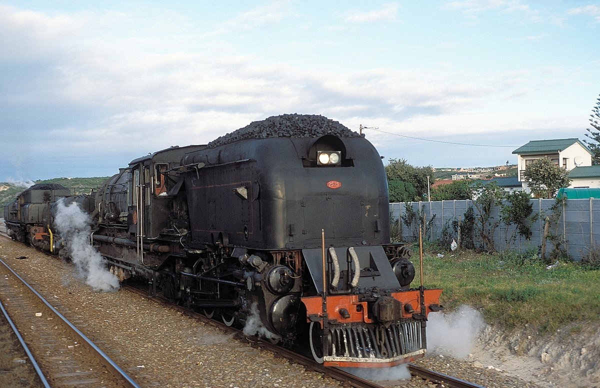  Nr. 2575 + Nr. 2351  Hartenbos  22.08.01