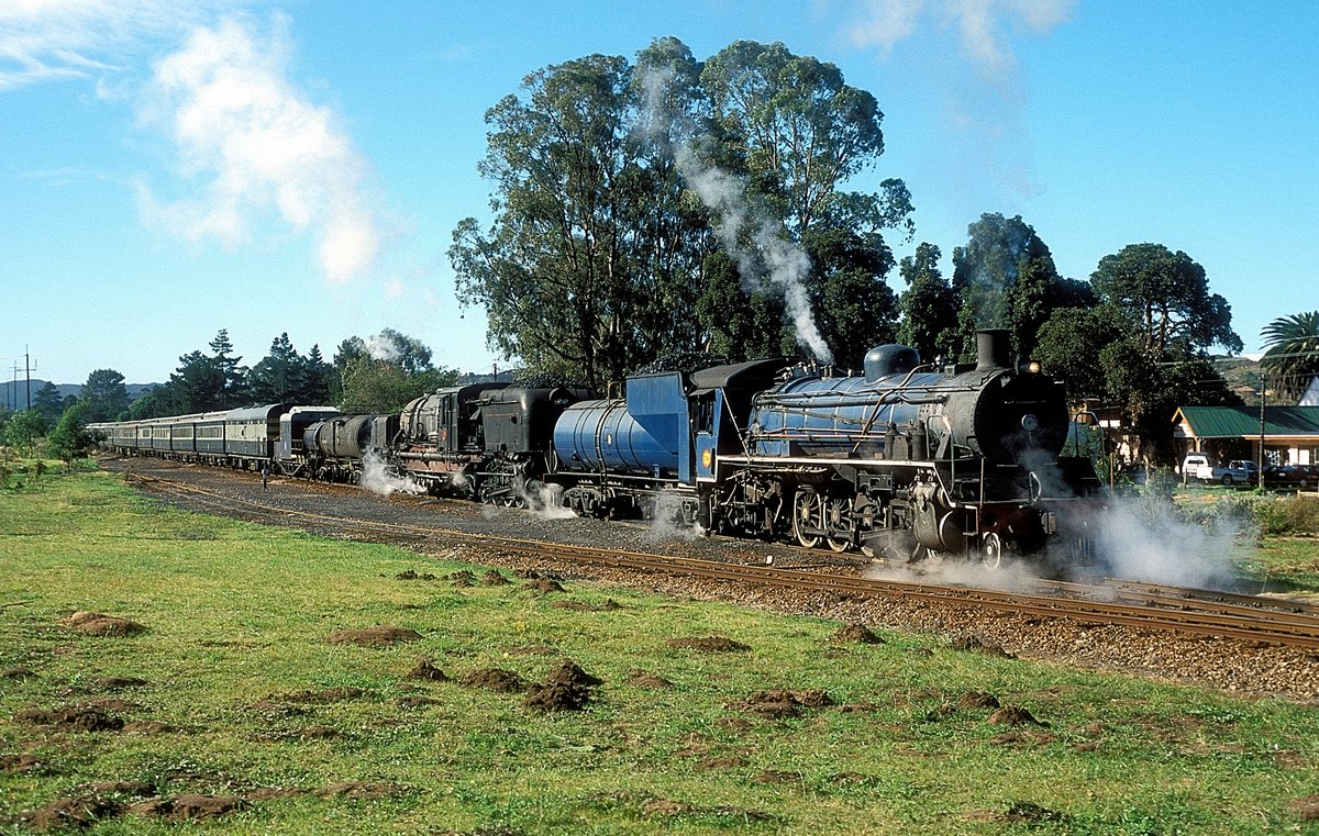 Nr. 2749 + Nr. 2575  bei Sedgefield  24.08.01