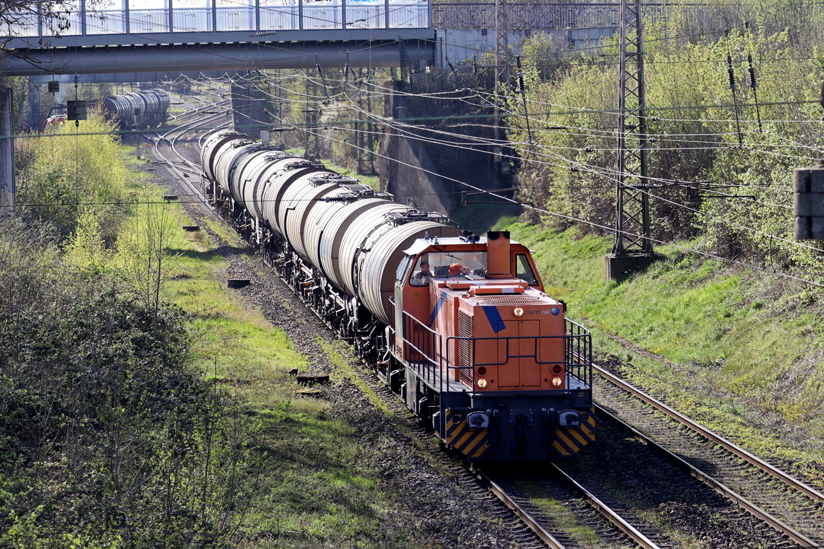 NRAIL 275 105-5 in Diensten von der Bochholter Eisenbahn auf der Hamm-Osterfelder Strecke in Recklinghausen-Ost 19.4.2023