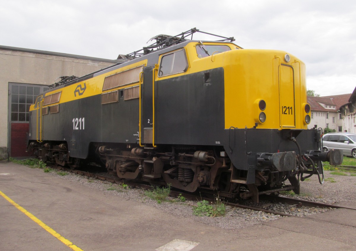 NS 1211 steht am 11. Mai 2014 im Bahnpark Augsburg ausgestellt.