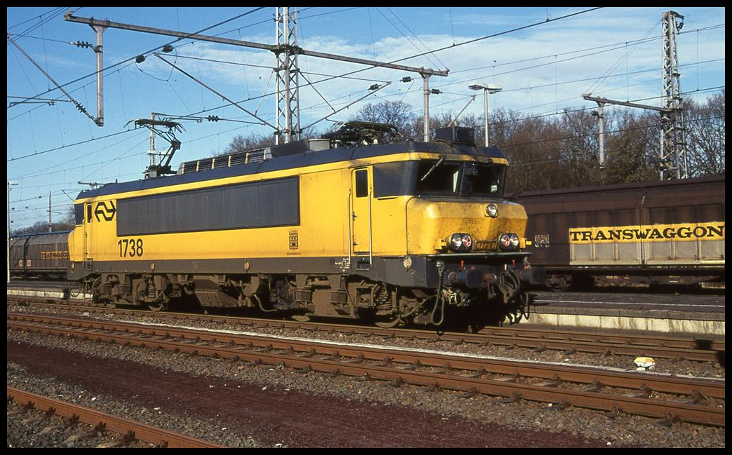 NS 1738 rangiert am 10.3.2002 im Grenzbahnhof Bad Bentheim.
