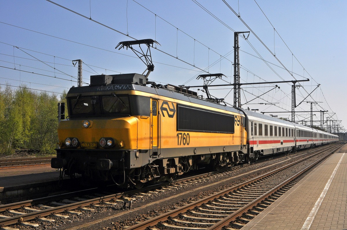NS 1760 hat am 01.05.13 im Grenzbahnhof Bad Bentheim den IC 240 aus Berlin Ostbf übernommen und startet nun mit Ziel Amsterdam Centraal.