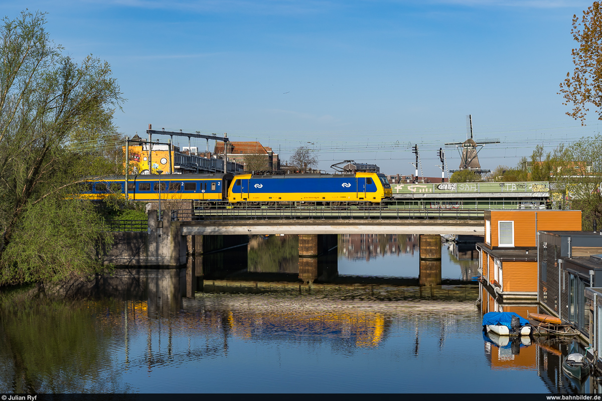 NS 186 045 / Amsterdam Lozingskanaal, 14. April 2022<br>
Leermaterialzug Watergraafsmeer - Amsterdam Centraal