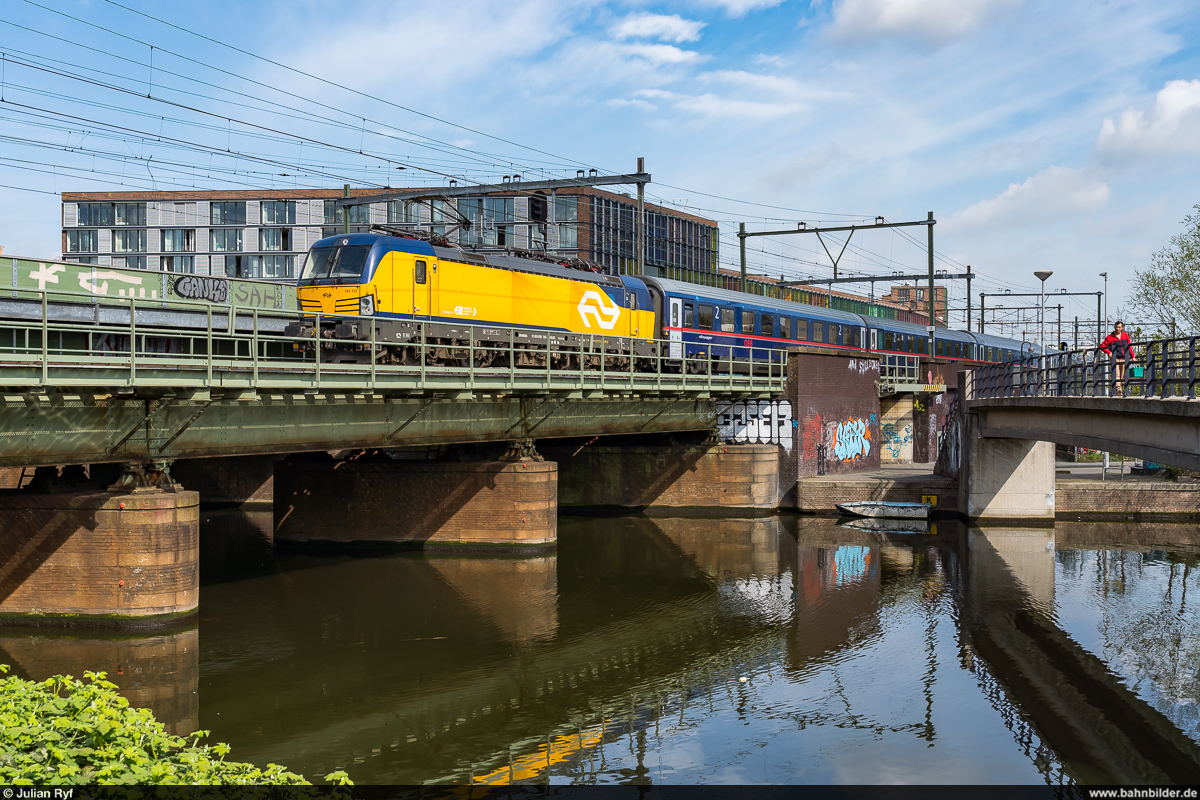 NS 193 733 / Amsterdam Lozingskanaal, 14. April 2022<br>
Leermaterial des NightJet Wien / Innsbruck - Amsterdam von 
Amsterdam Zaanstraat - Watergraafsmeer