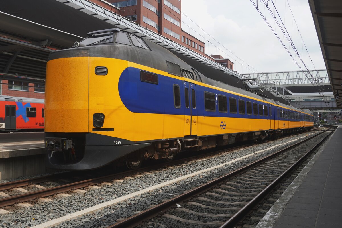 NS 4058 steht am 31 Mai 2026 in Amersfoort. Nach mehr als 45 Jahre treue Diensten geht das Zeitalter der ICM  Koplopers  in wenige Jahre zum Ende.