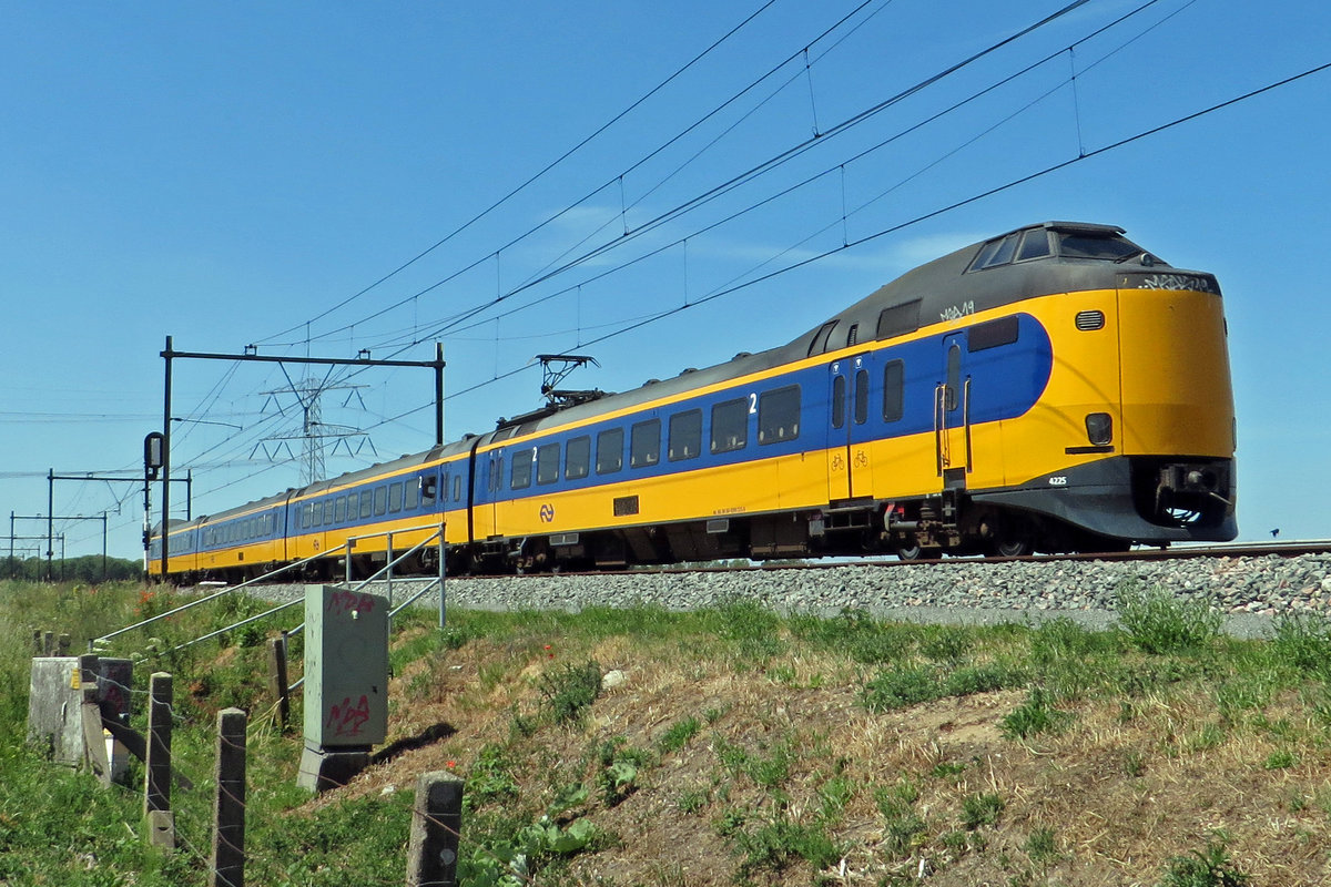 NS 4225 durcheilt Niftrik am 29 Mai 2020.
