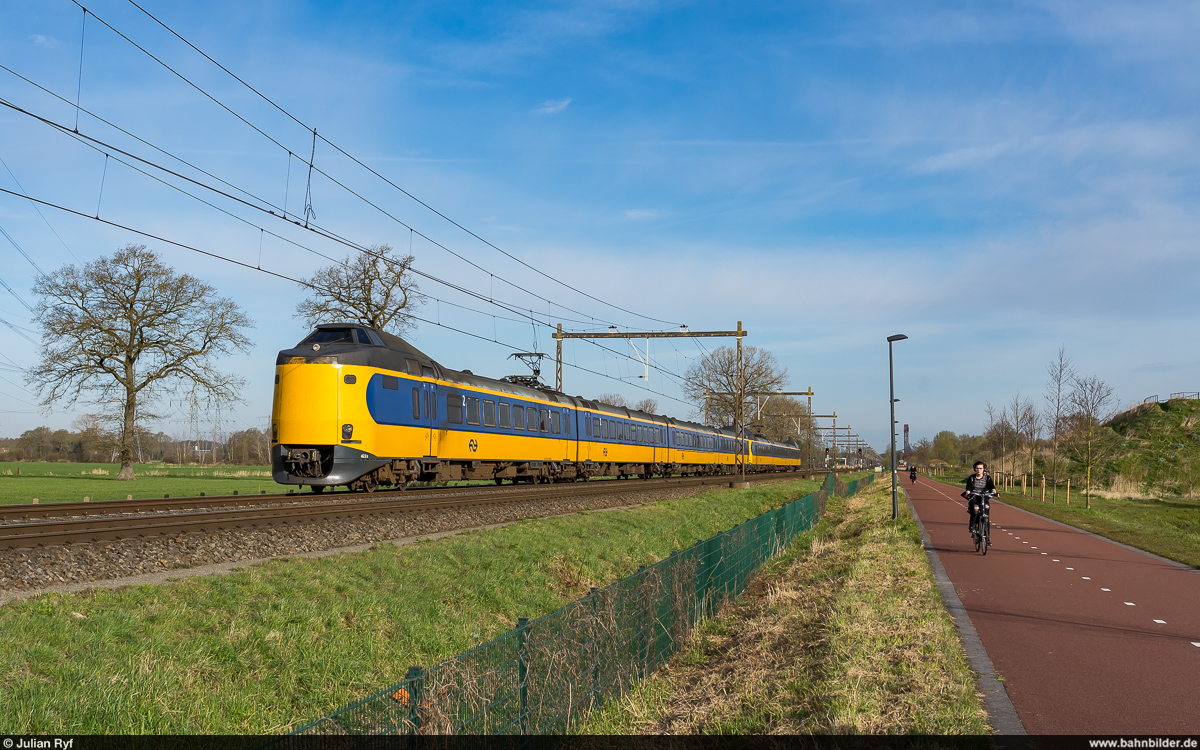 NS ICM 4224 / Hengelo, 12. April 2022<br>
IC 1723 Den Haag Centraal - Enschede