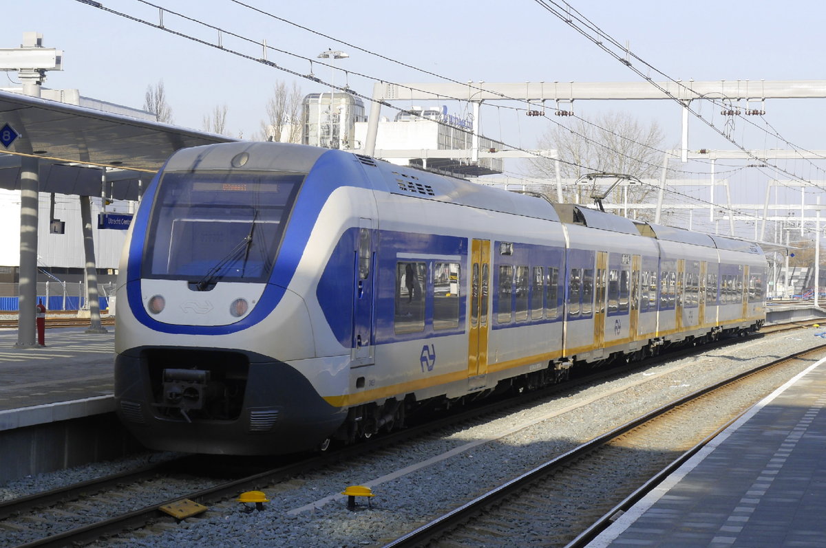 NS-Sprinter-Lighttrain Nr. 2453 verlässt Utrecht Centraal, 14.2.17.