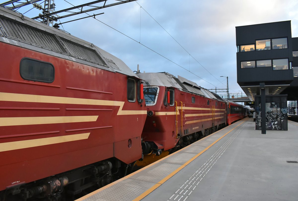 NSB 651 (Di4) & NSB 652 (Di4) mit NZ 476, Bodö - Trondheim S, in Trondheim. 27.02.2019
