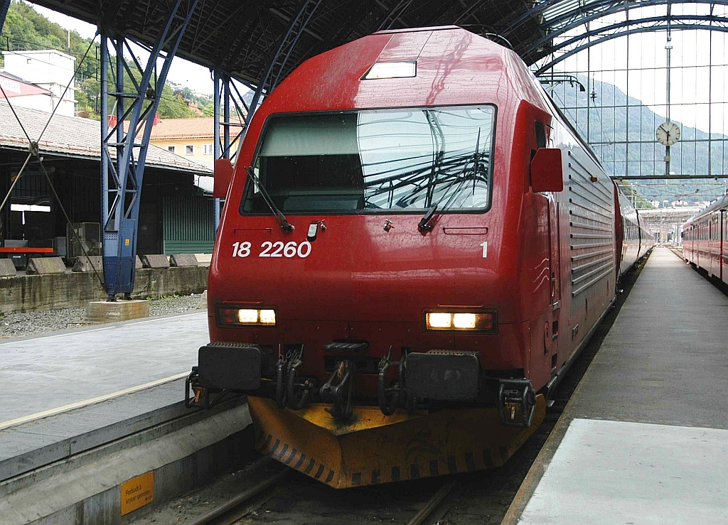 NSB El 18 6260 ist am 01.09.06 soeben mit einem Expresszug aus Oslo S in Bergen S eingetroffen.