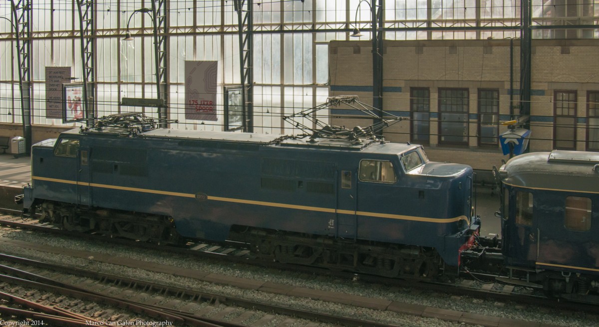 NSM 1202 mit sonderzug in Haarlem am 20 sept. 2014, dies wegen denn feier von 175 Jahr spur in die Niederlande.