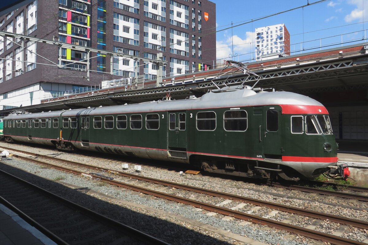 NSM 273 steht am 13 Mai 2023 während ein Uberbringungsfahrt in Nijmegen.