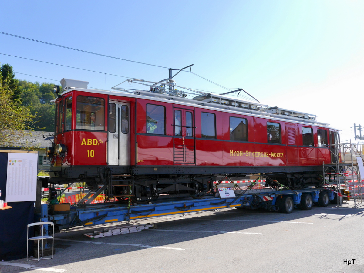 NStCM - Oldtimer Triebwagen ABDe 4/4 10 zur Besichtigung für`s Publikum am 100 Jahr Feier der NStCM in St.Sergue am 10.07.2016