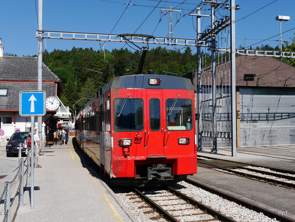 NStCM - Triebwagen BDe 4/4 211 im Bahnhof von St.Sergue als Regio nach Nyon am 10.07.2016