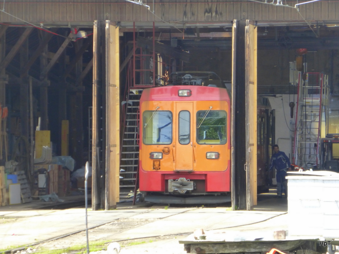 NStCM - Triebwagen Be 4/4  302 im Depot in Nyon am 06.05.2015