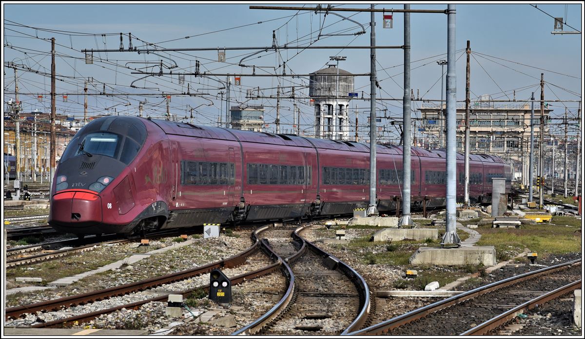 ntv 8 nach Napoli verlässt den Mailänder Hauptbahnhof. (21.02.2020)