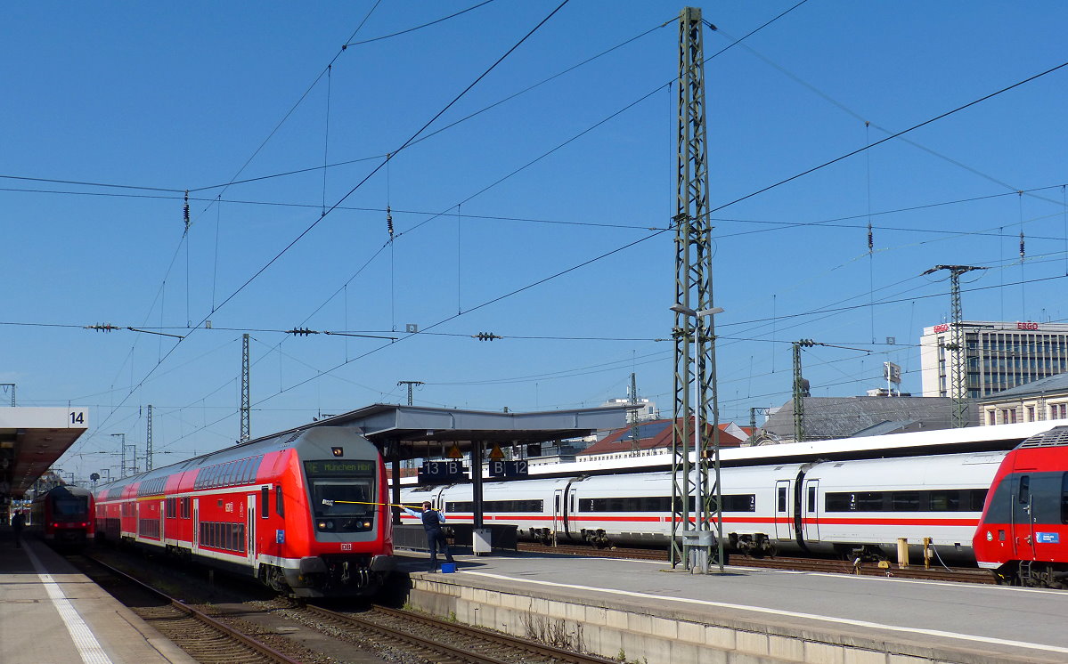 Nürnberg Hbf. Am RE nach München wird nochmal für freie Sicht gesorgt. 07.04.2019