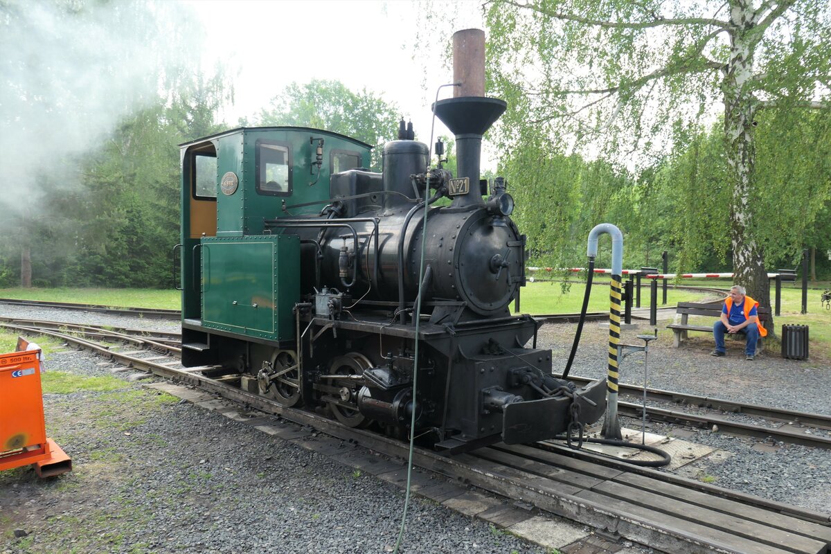Nummer 21 vom Krauss Typ XXVII im Eisenbahnmuseum Lužná u Rakovníka, fotografiert am 04.06.2022