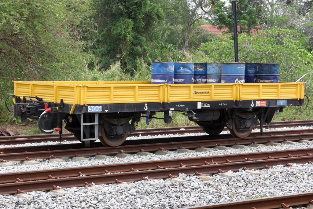 Nummernloser Bauzugwagen (Geismar Type R10) am 27.März 2024 in der Chachoengsao Junction.