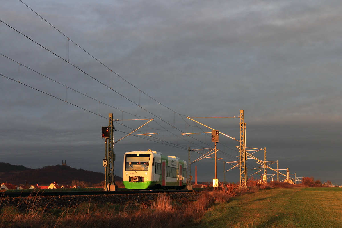 Nummernloser VT650 der Süd Thüringen Bahn STB bei Bad Staffelstein am 22.12.2015.