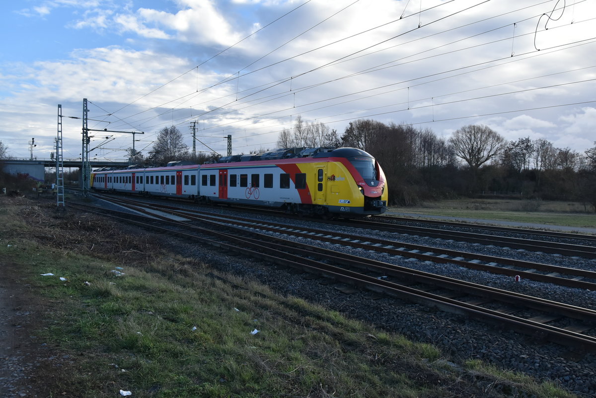 Nun ist ein RB 70 nach Wiesbaden zu sehen der vom 9480 1440 164-0 D-HEB geführt aus Klein Gerau in Groß Gerau einfährt. 22.12.2018