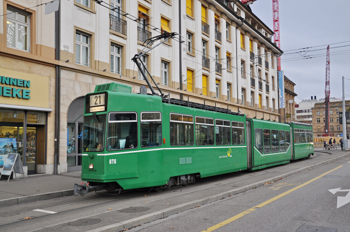 Nun ist es soweit, die Be 4/6S fahren nicht mehr auf dem Netz der BVB. Am 23.10.2017 durfte ich nochmals mit einem Be 4/6S auf die Linie 21. Hier steht der Be 4/6S 676 beim Badischen Bahnhof.