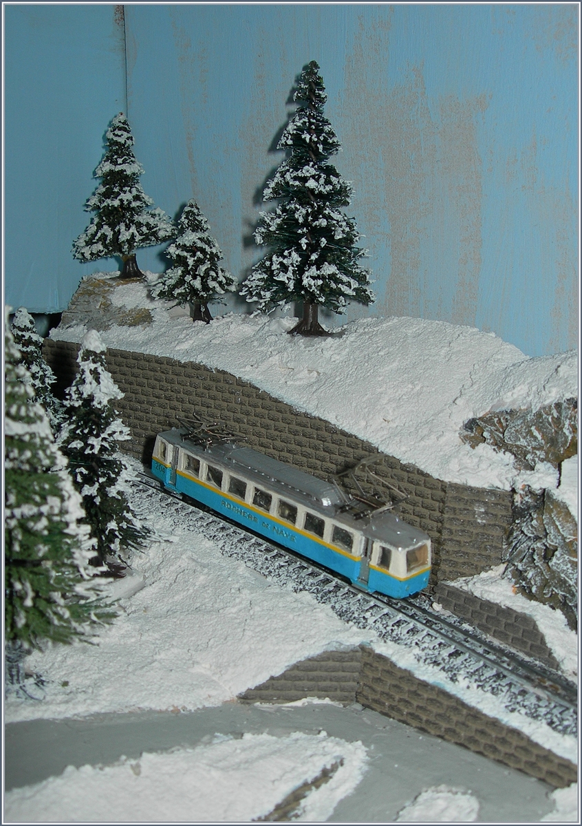 Nun fährt sie wieder, meine Ze Schmalspurbahn, vom Winter in den Sommer und zurück in den Winter - zu den 60 cm Winter-Strecke sind nun weitere 60 cm Sommer-Strecke dazu gekommen; Fotos folgen sobald der Rohbau grünt und blüht.
1. Okt. 2016