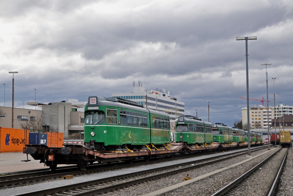 Nun gehen die letzten Düwag der BVB auf die lange Reise nach Belgrad. Auf der Aufnahme sehen wir die Be 4/6 637, 629, 639, 644, 646, 650 und 647. Die Aufnahme stammt vom 02.02.2016.