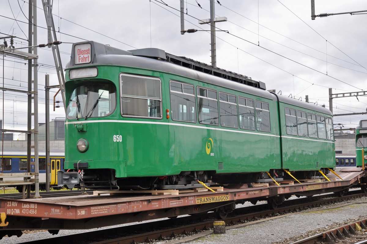 Nun gehen die letzten Düwag der BVB auf die lange Reise nach Belgrad. Hier steht der Be 4/6 647 auf einem Rangiergleis beim Güterbahnhof Wolf. Die Aufnahme stammt vom 02.02.2016.