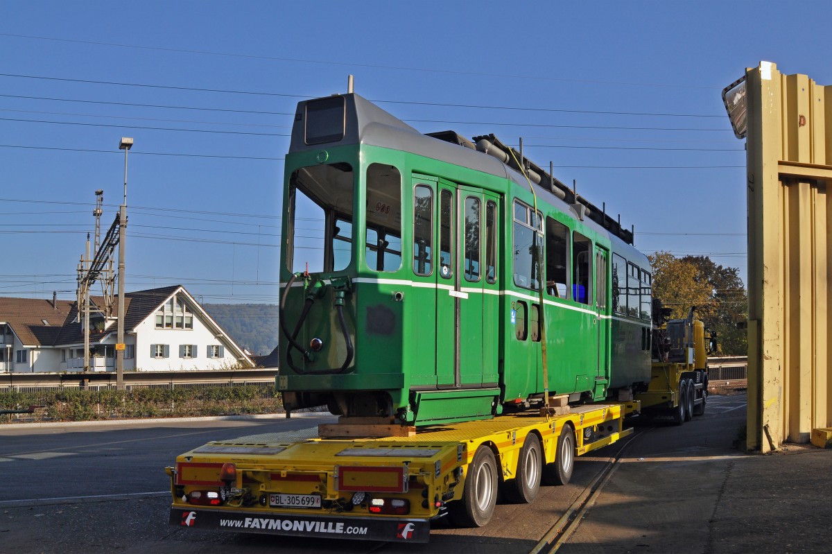 Nun hat für den Be 4/4 461 die letzte Reise begonnen. Am 02.10.2015 wird der Motorwagen in der Hauptwerkstatt abgeholt und zur Firma Thommen gefahren. Nach dem der Wagen auf der Waage war, fährt der Konvoi ins Areal der Firma Thommen und der Be 4/4 461 wird abgeladen und abgebrochen.