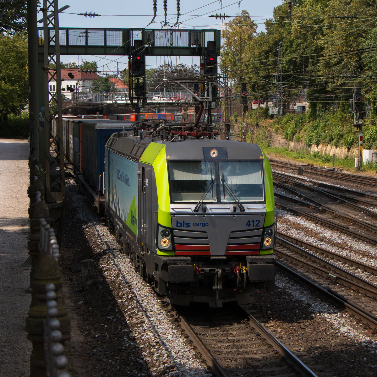 Nun hat der Vectron auch die Eidgenossen erreicht. bls-Cargo mit Re 475 412-3. Abgelichtet am 27. Juli 2018 in Offenburg. 
