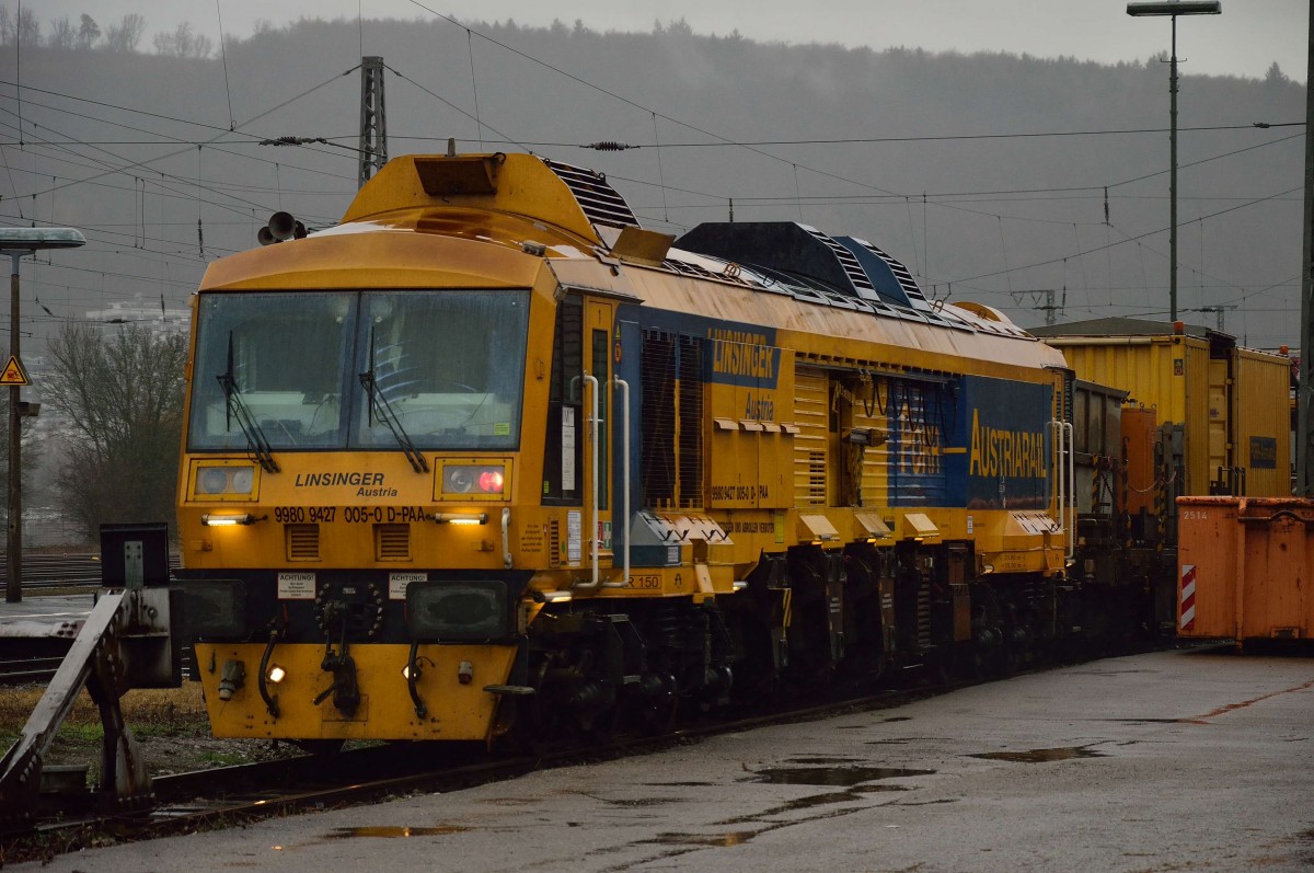 Nun noch mal ein Bild der Schienenfräse Linsinger 9 427 in Neckarelz, nur am heutigen 9.2.2016 aufgenommen.