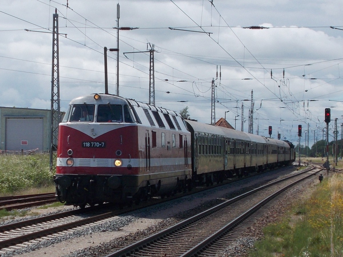Nur am 14.Juni 2014 gab 118 770 ein kurzes Gastspiel auf Rügen,als Sie zusammen mit der PRESS 01 0509 und den Sonderzug Leipzig-Putbus in Bergen/Rügen eintraf. 