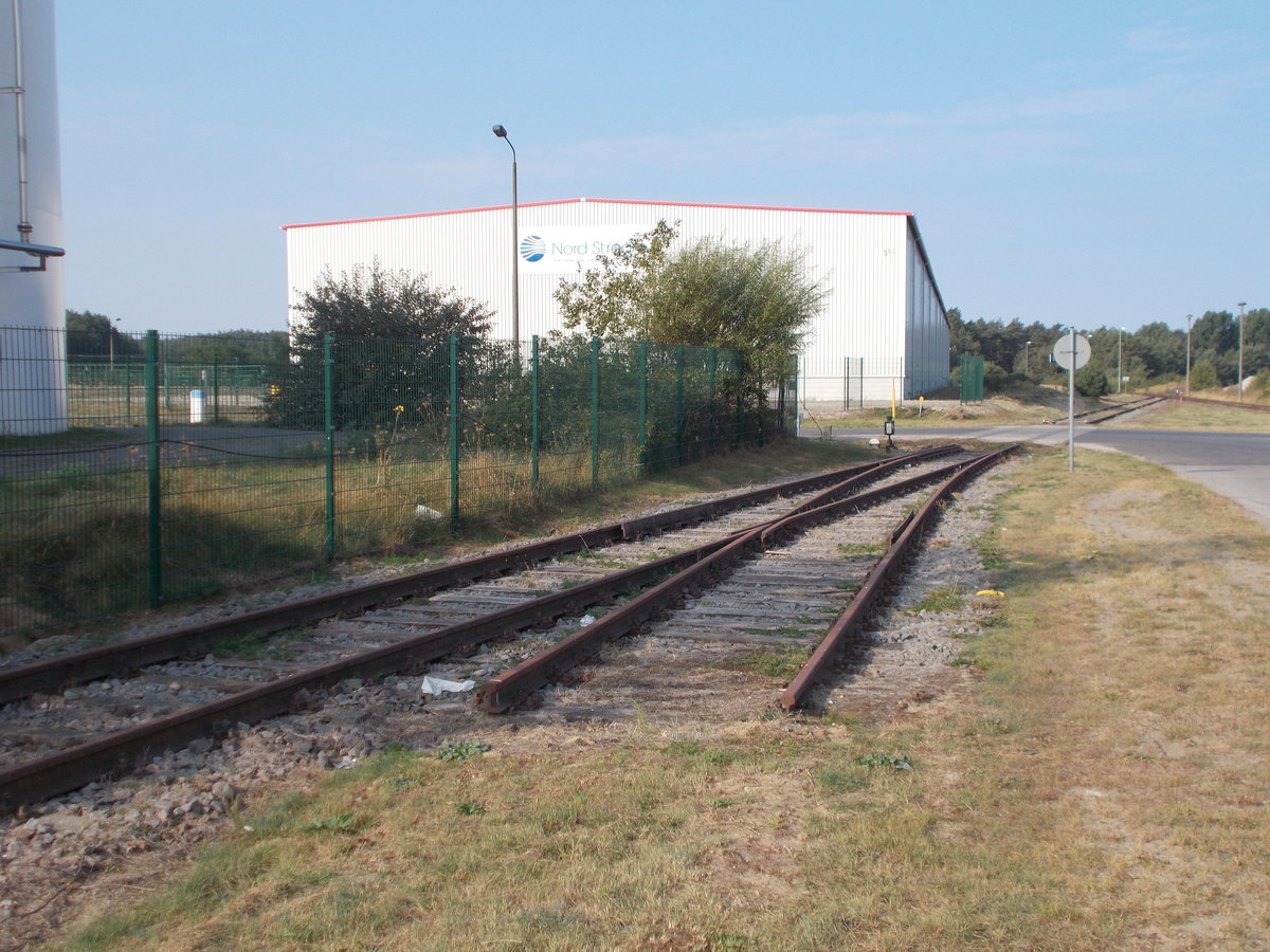 Nur noch geradeaus führt das Gleis an einer Weiche im ehemaligen KKW Lubmin.Aufnahme am 23.September 2016.