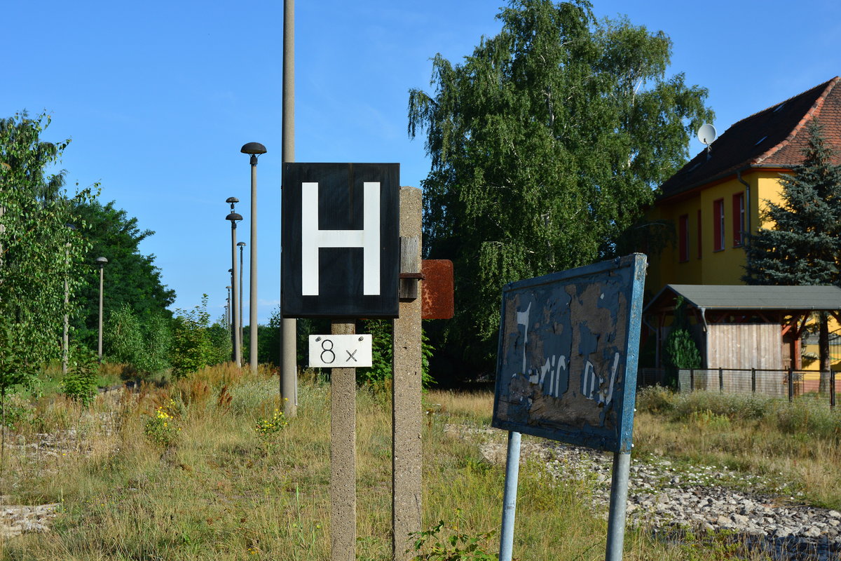 Nur noch wenige Relitke zeugen von der einstigen Bedeutung des kNotenpunktes Jerichows und was hier bis 1999 verkehrte.

Jerichow 31.07.2017