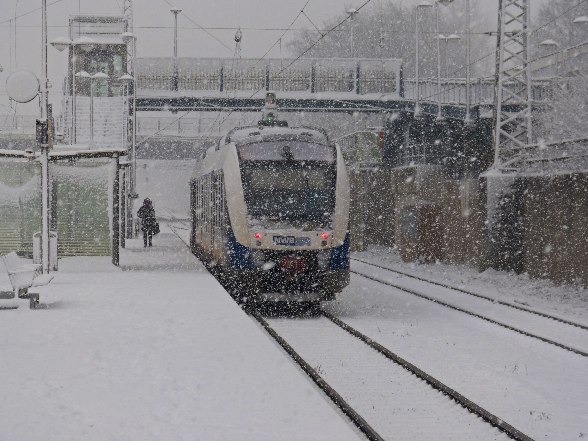NWB 648 364 bei dichtem Schneetreiben am 24.01.2015 Gladbeck-West