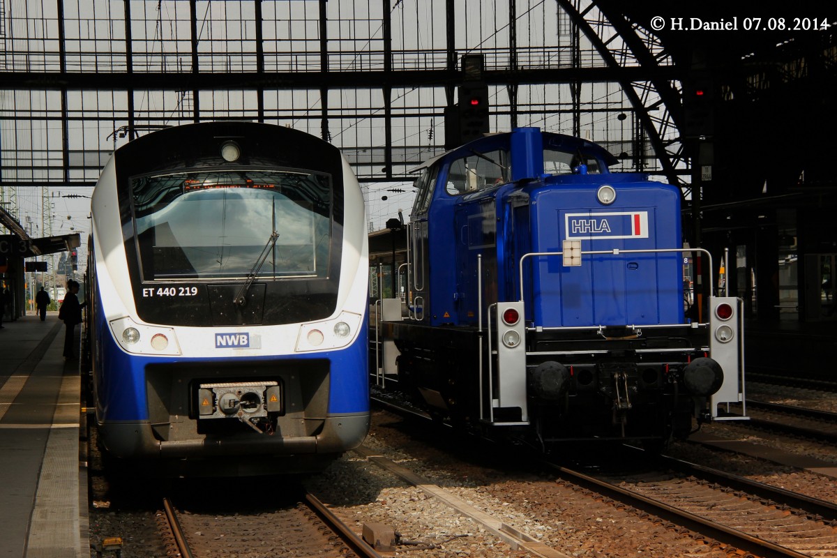 NWB ET 440 219 & HHLA METRANS 295 in Bremen Hbf, August 2014.