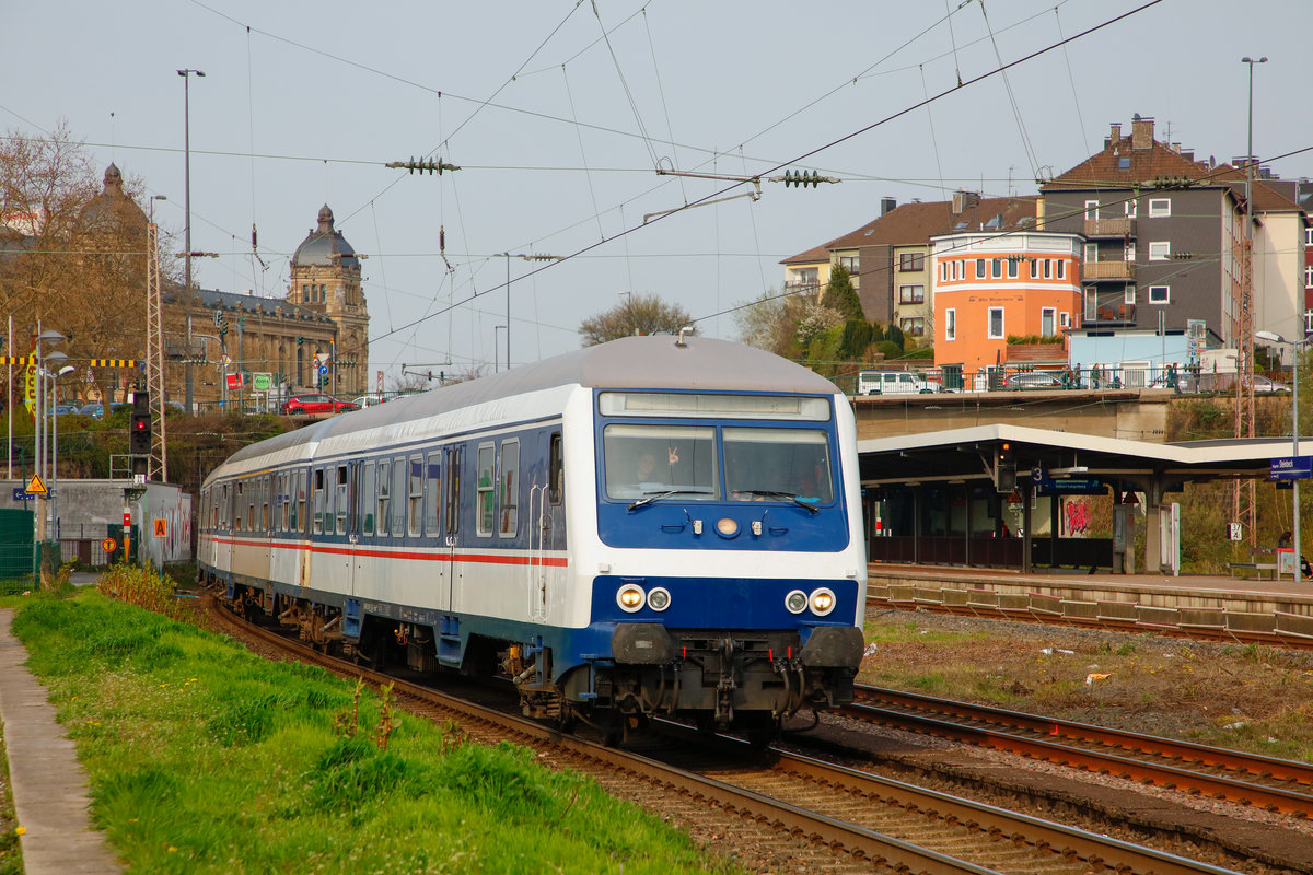 NX-Ersatzzug mit Wittenberger Steuerwagen als RB48 in Wuppertal Steinbeck, am 09.04.2019.
Grüße an den freundlichen Lokführer!
