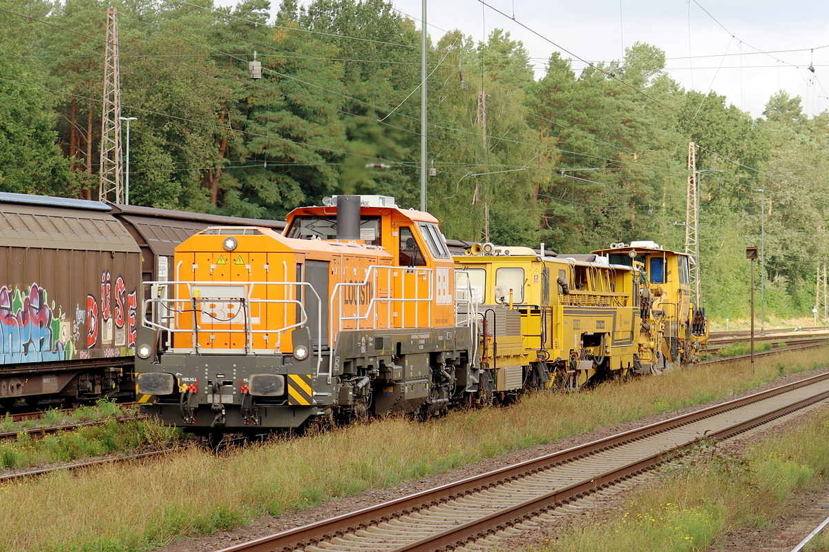 NXRL 4185 122-3 in Diensten von BBL durchf�hrt mit einer Stopfmaschine am Haken Eystrup 12.9.2026
