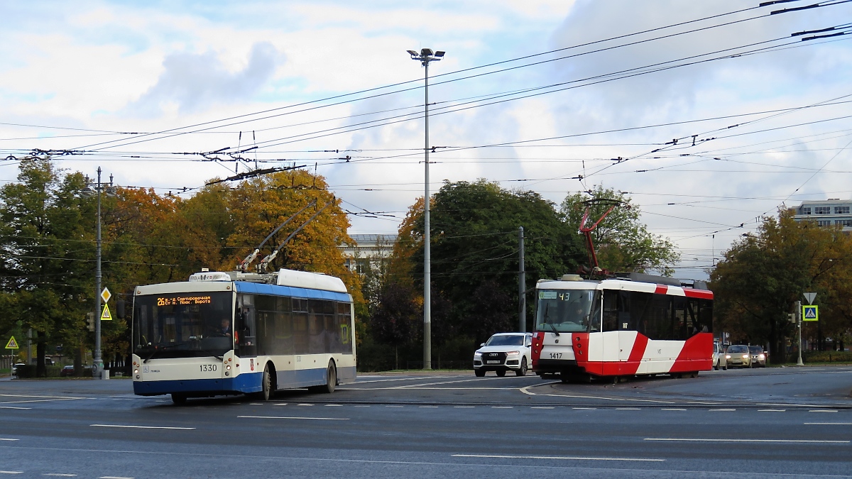 O-Bus und Straßenbahnwagen des Typs 71-152 (LAN-2005) Nr. 1417 in St. Petersburg, 15.10.2017
