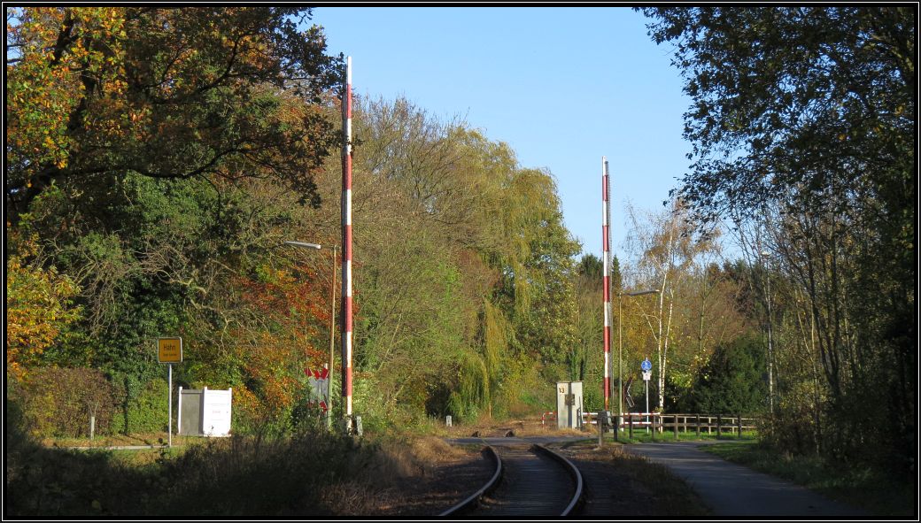 Ob sich hier nochmal die Schranken senken? Der ehemalige Bahnübergang bei Walheim / Hahn unweit von Aachen an der Kbs 482 gelegen.Szenario vom 08.Nov.14.