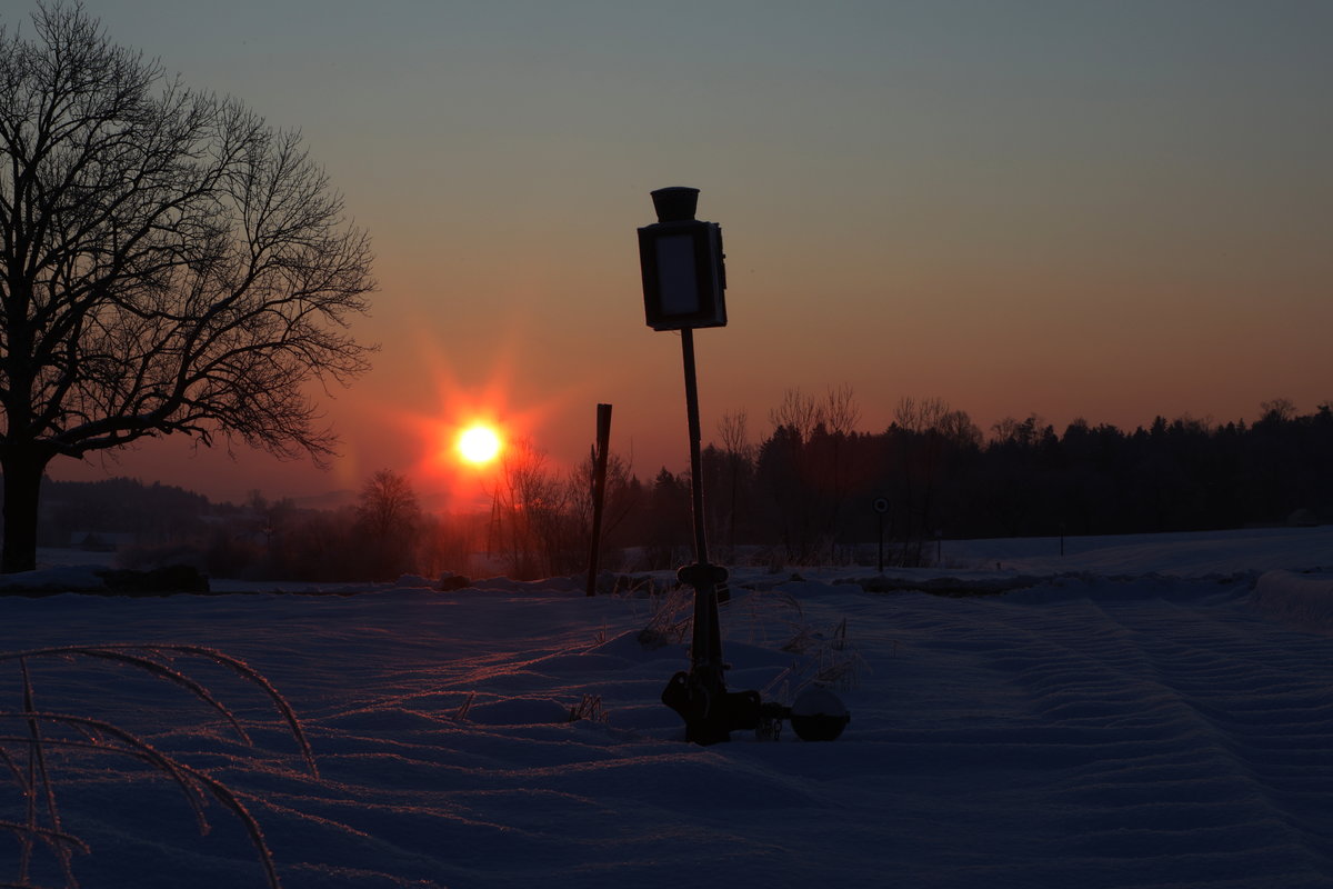 Ob die Weiche richtig steht sehn wir wenn der Schnee weggeht. In der Halte und Ladestelle Herbersdorf herrscht Winterschlaf. 
15.02.2018 

