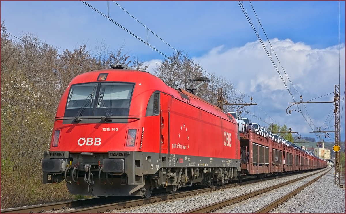 OBB 1216 145 zieht Autozug durch Maribor-Tabor Richtung Koprt Hafen. /3.4.2021
