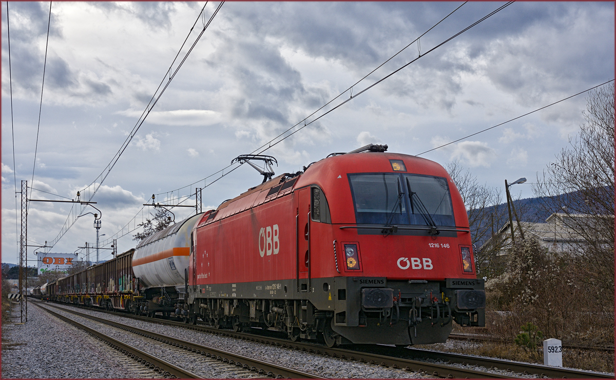 OBB 1216 146 zieht Güterzug durch Maribor-Tabor Richtung Norden. /21.1.2021