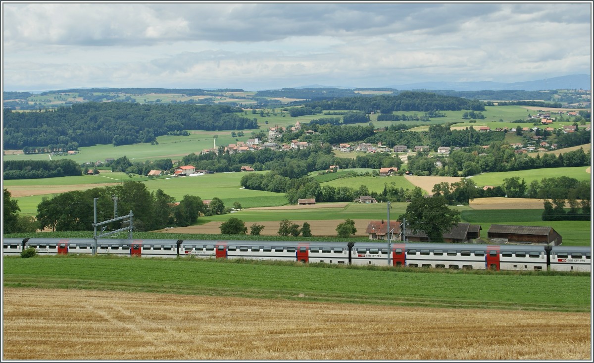 Oben hat man eindeutig eine besser Aussicht...
IC zwischen Palzieux und Romont am 12. Juli 2012