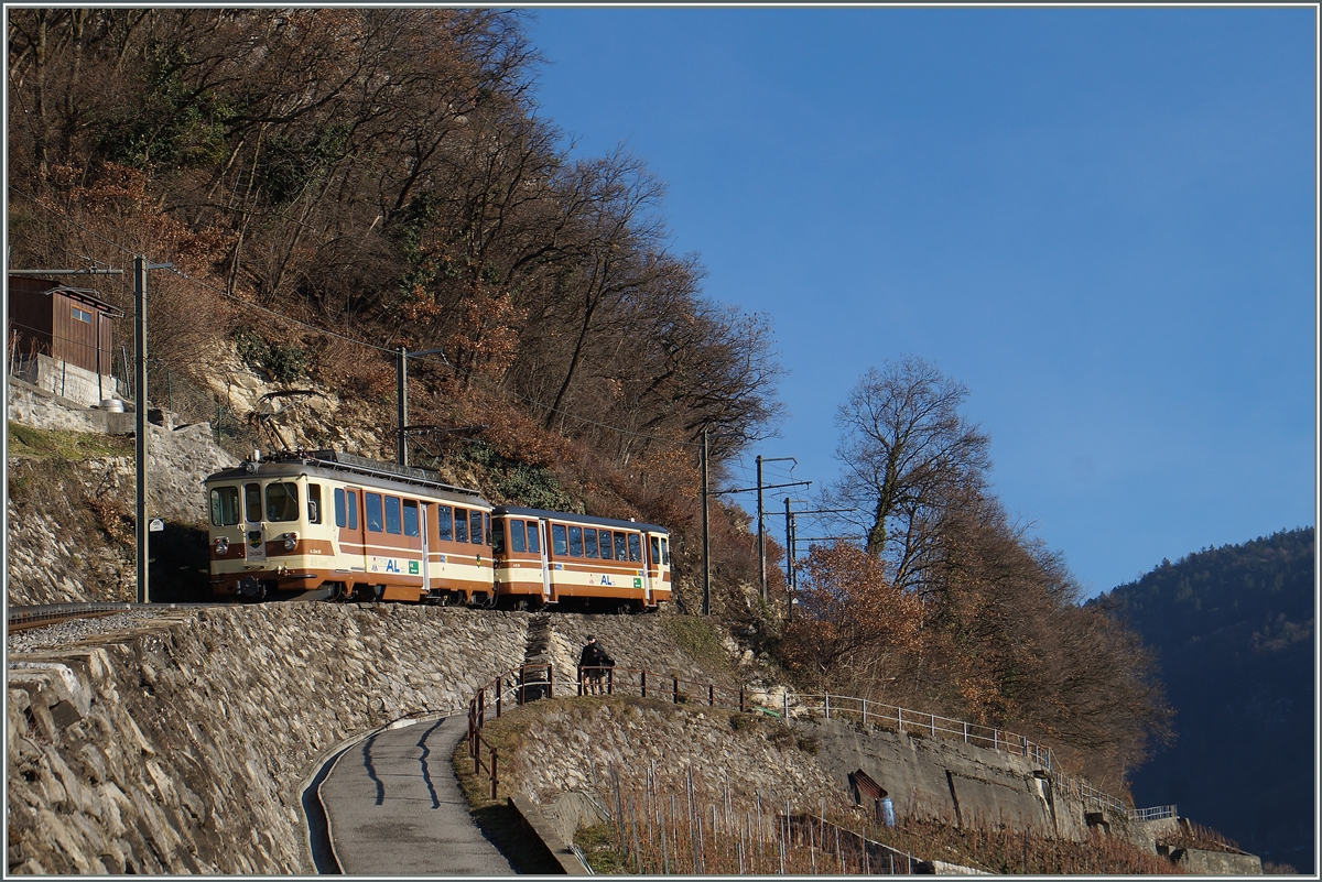 Oberhalb von Aigle zeigt sich dieser AL Regionalzug noch in der typischen A-L Farbgebung. 25. Jan. 2016