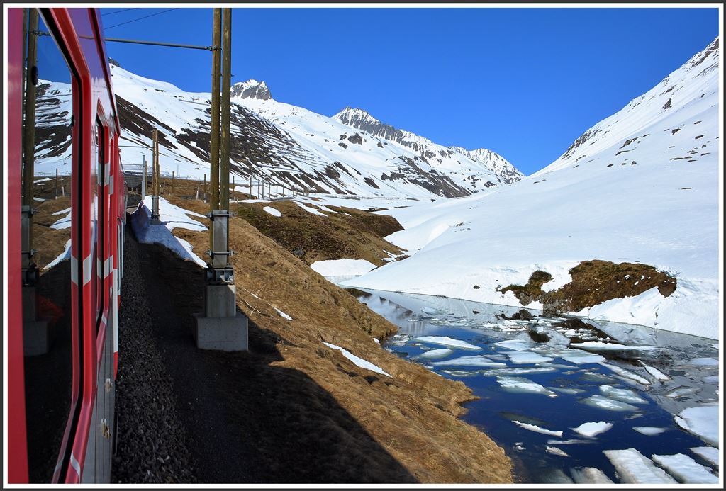 Oberhalb von Nätschen Richtung Oberalppass beginnt noch einmal der Winter. (22.04.2015)