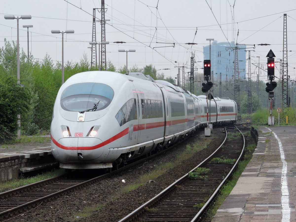 Oberhausen Hbf. Einfahrt ICE 121 von Amsterdam nach Frankfurt. Datum: 14.04.2017