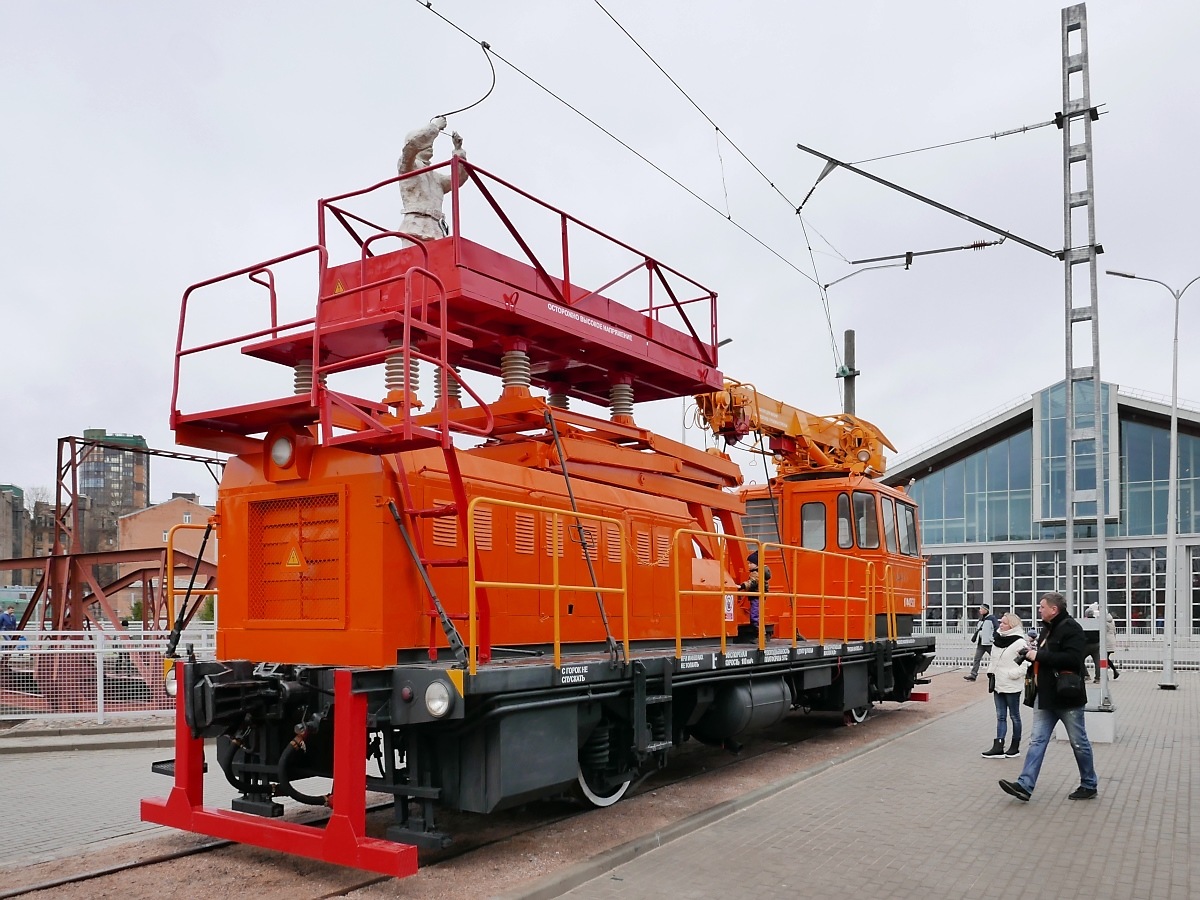 Oberleitungs-Instandhaltungsfahrzeug ADM-751, Baujahr 1988, im Russischen Eisenbahnmuseum in St. Petersburg, 4.11.2017